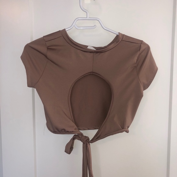 Stretchy open back crop top - Picture 2 of 4